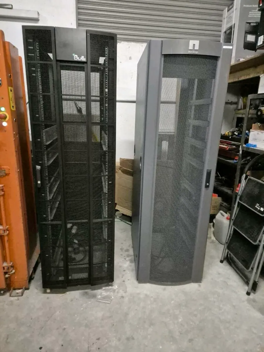 Server cabinet