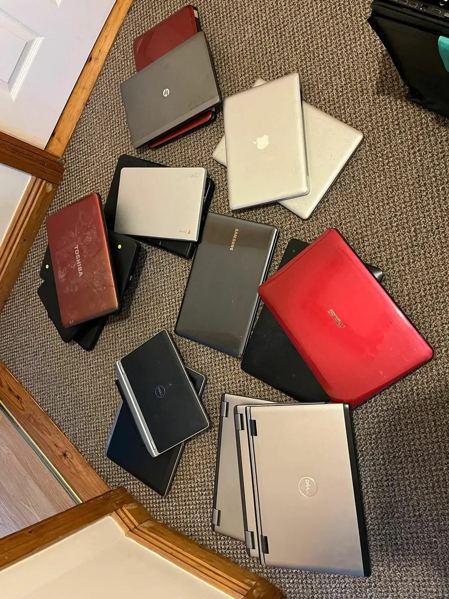 JOBLOT of 40 laptops for parts or repair