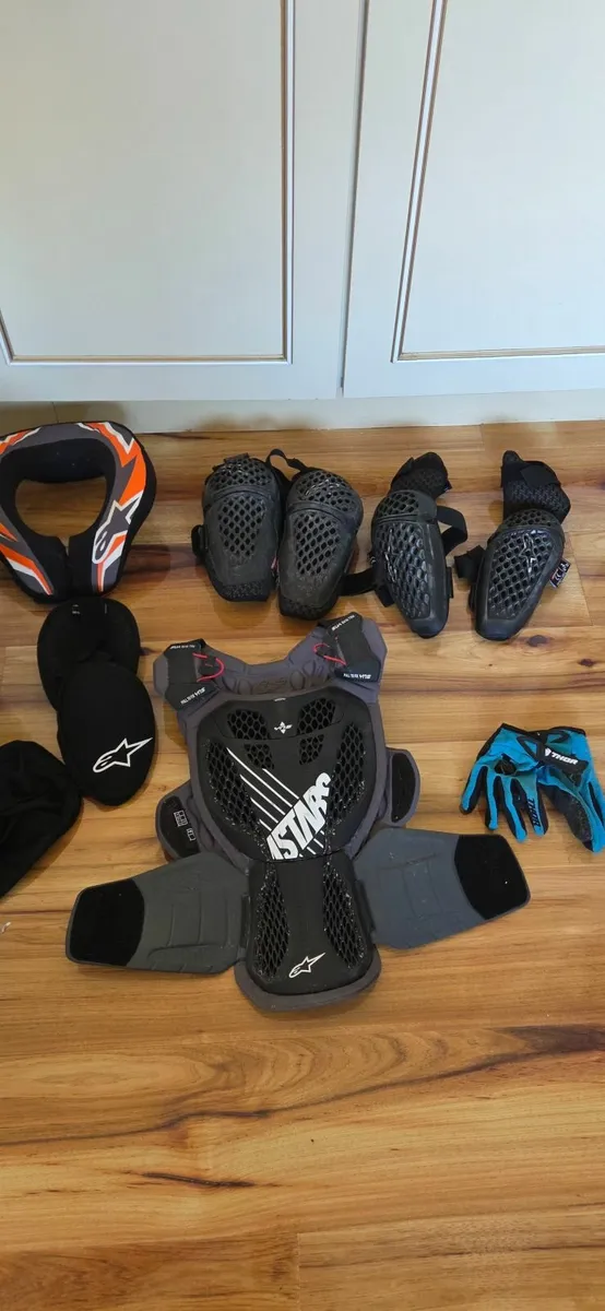 protective gear, see pics