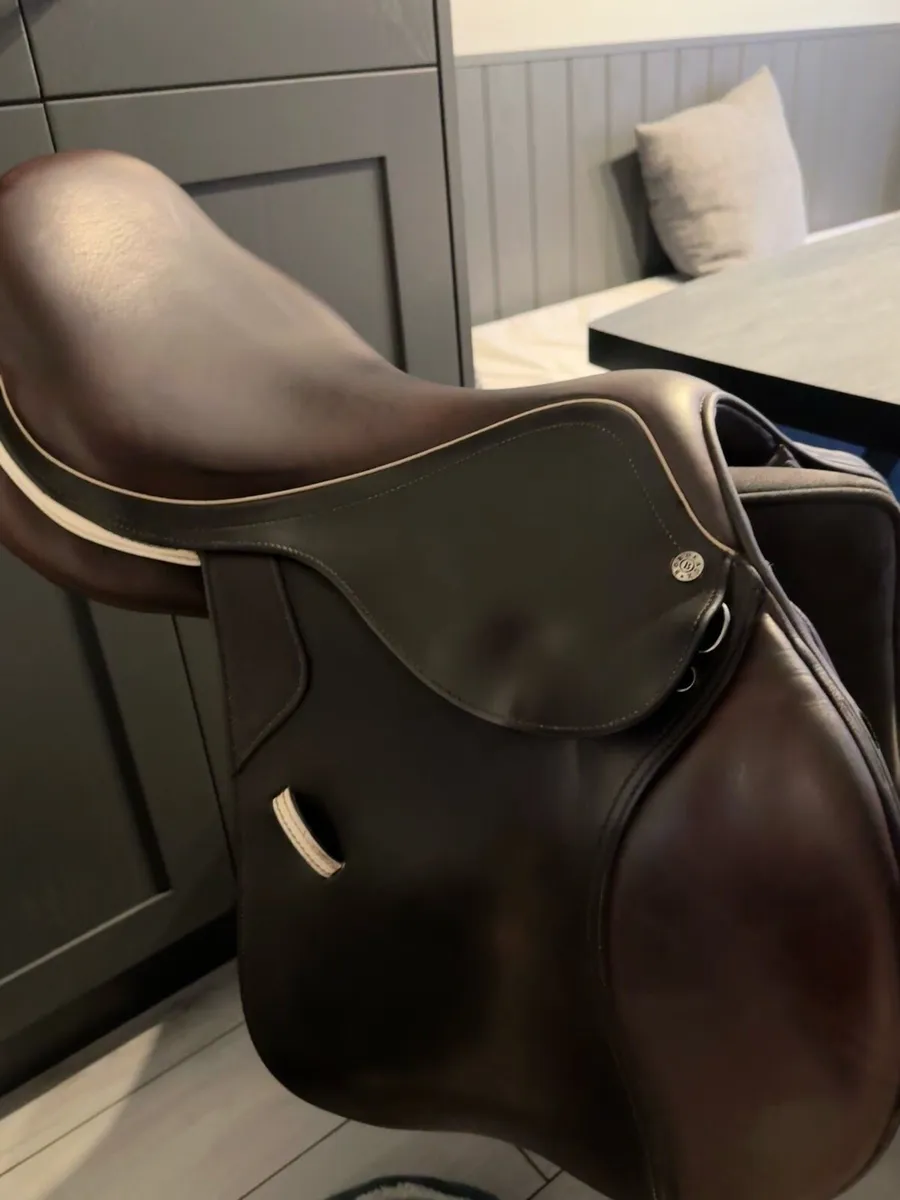 Bordeaux Saddle