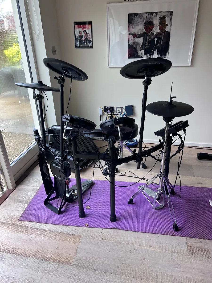 Electronic drum kit