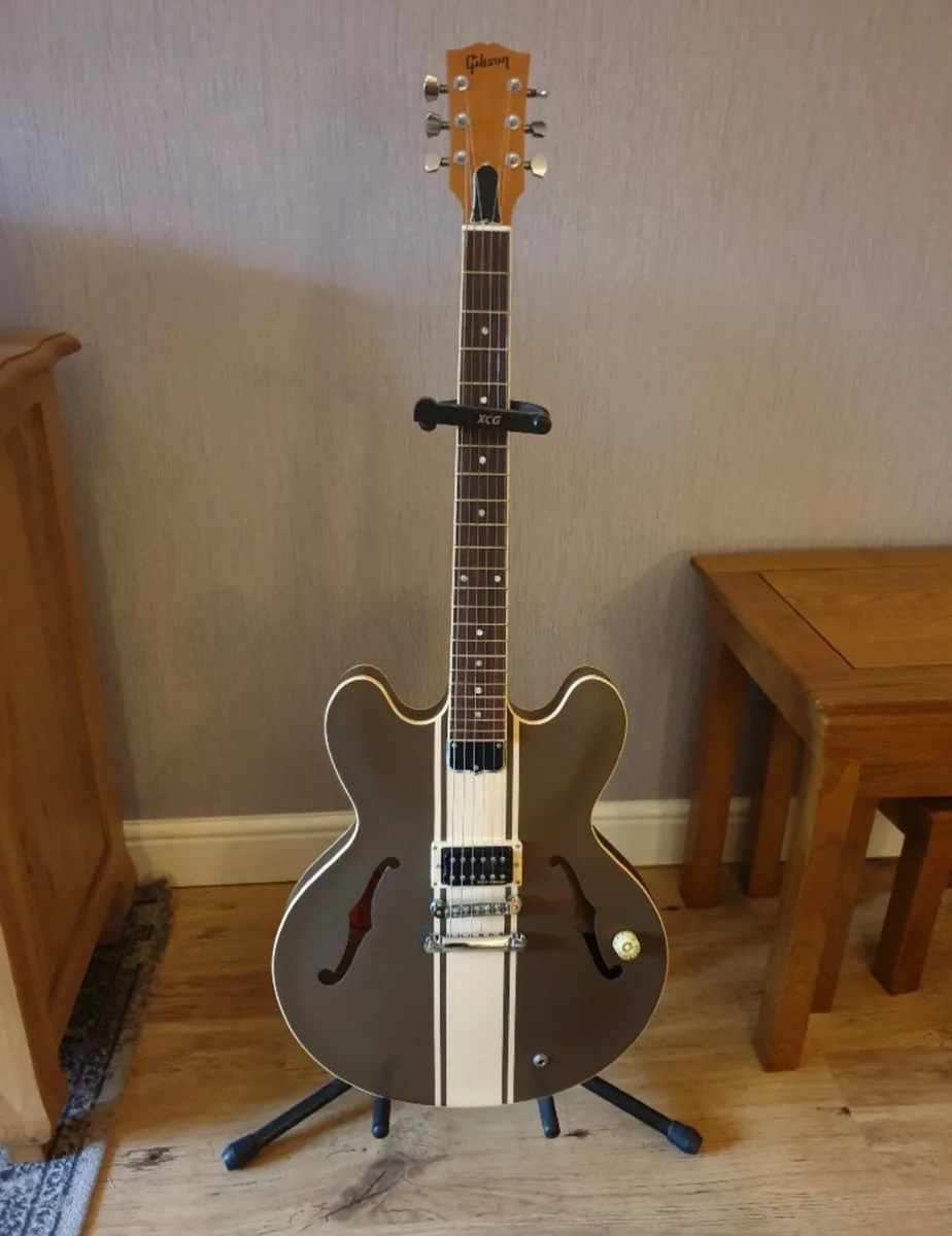 Gibson ES-333 Tom Delonge Signature Series