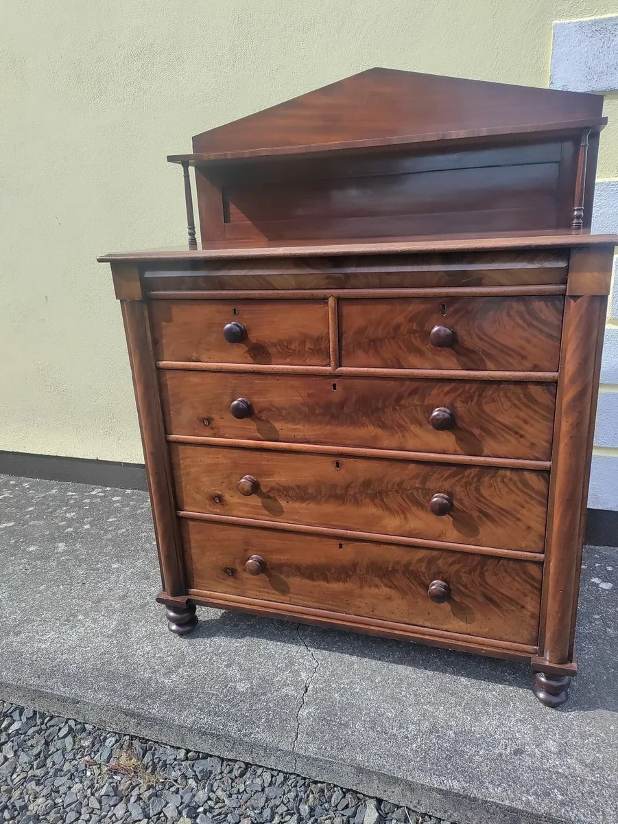 Antique chest of drawers
