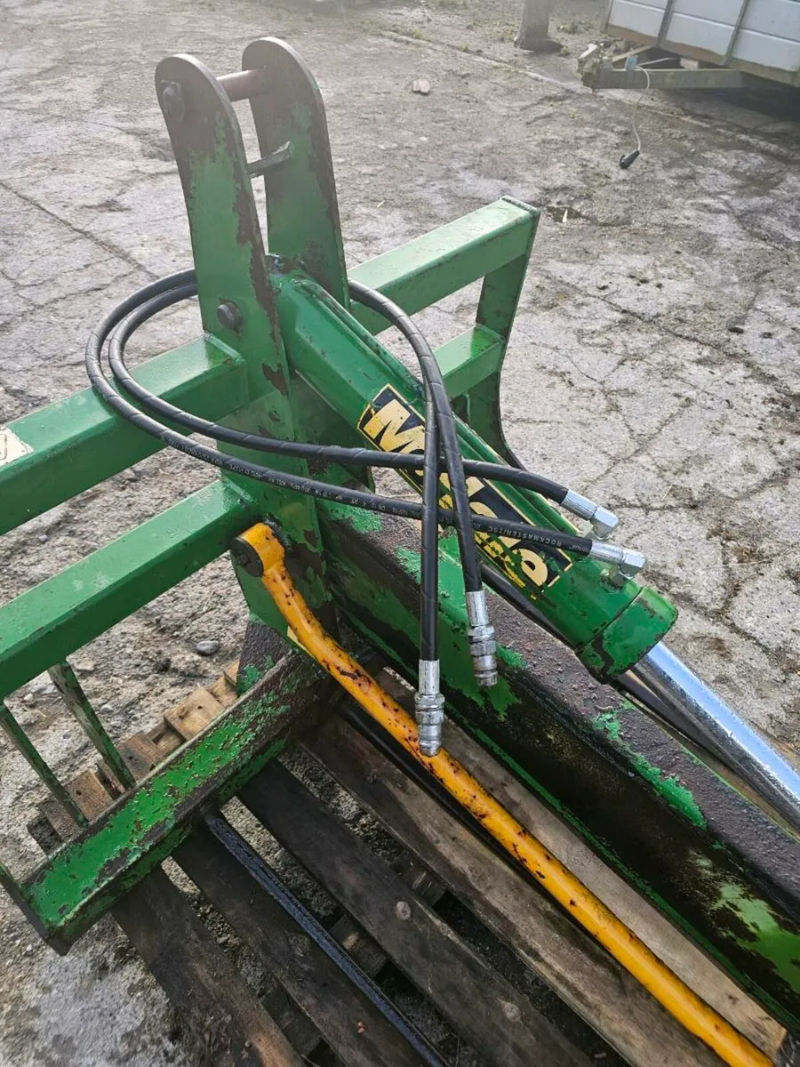 Mc Hale bale splitter