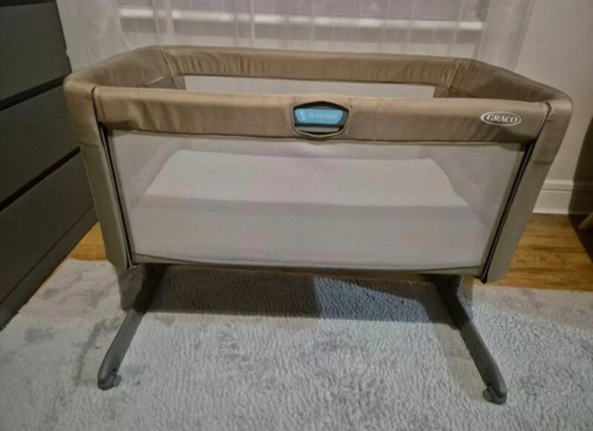 kids bed Graco Bedside Crib Travel