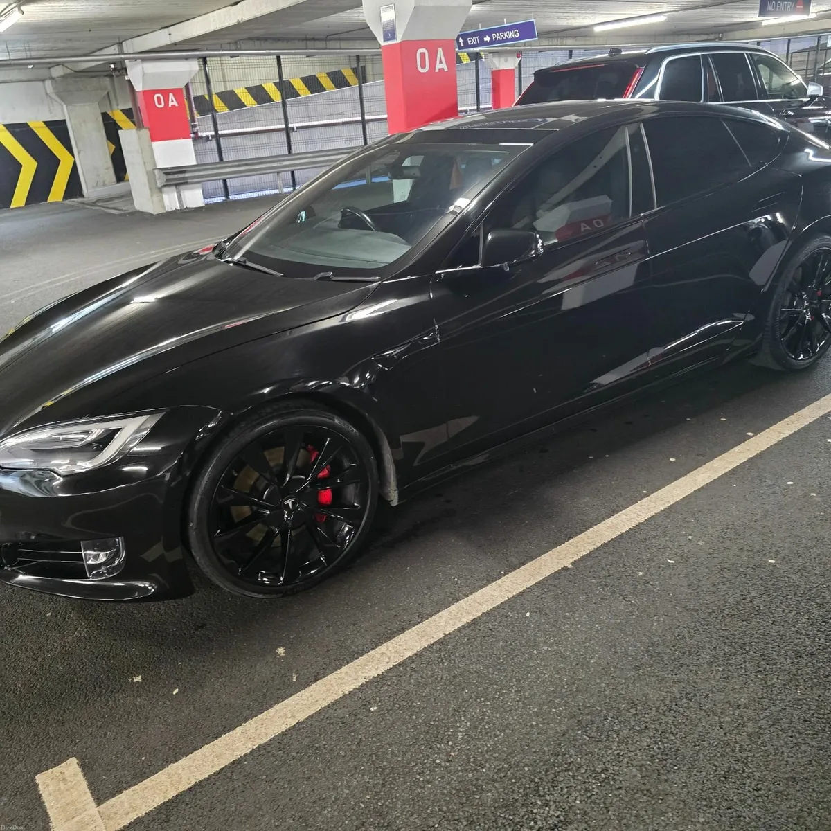 Tesla Model S - Black Edition - Panoramic Sun Roof
