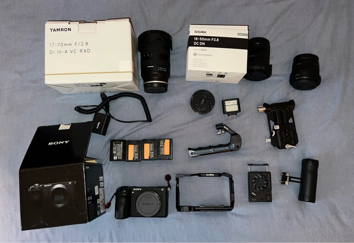 (Lowest price) Sony A6700 + 4 lenses + Rig Equip