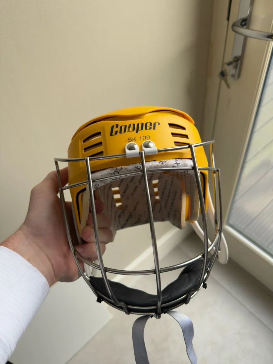 Cooper 109 hurling helmet