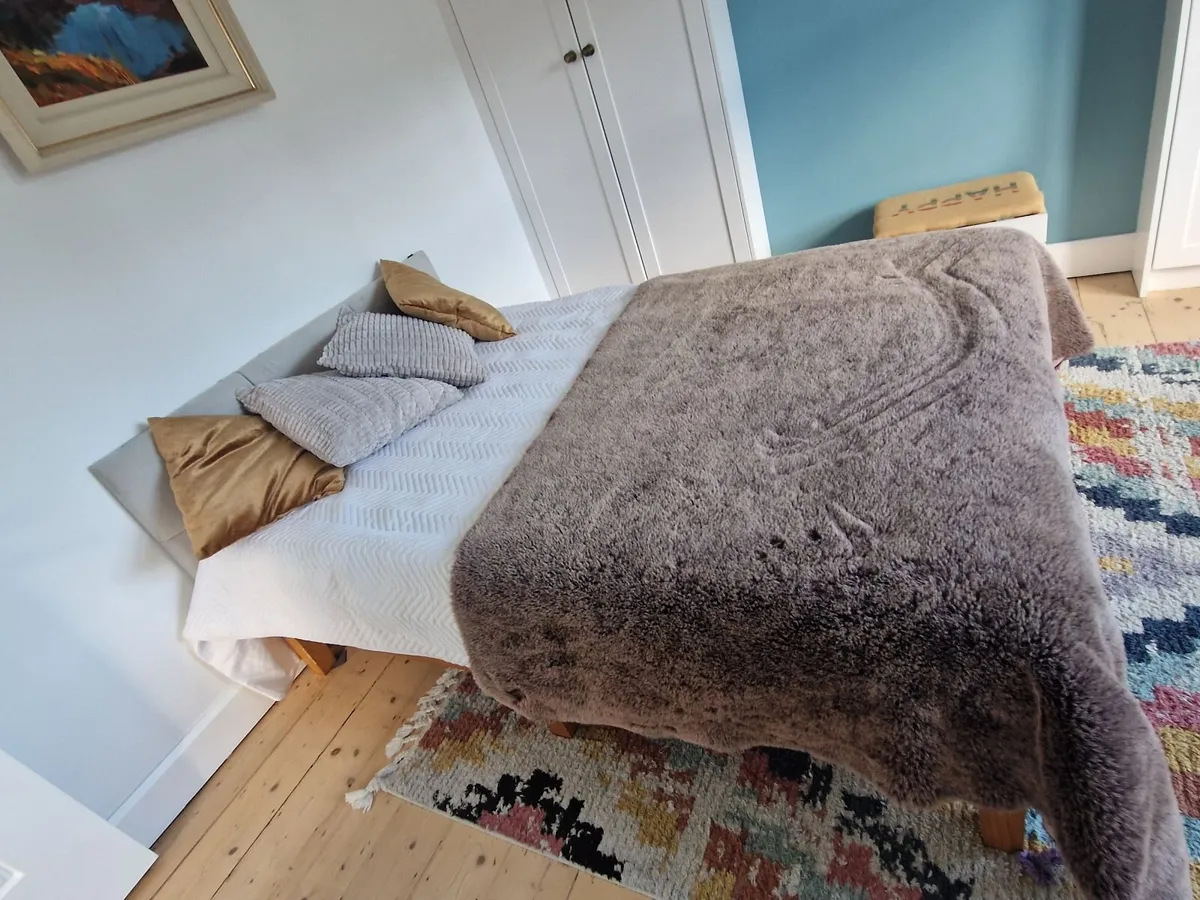 Double bed, head board and 2 lockers